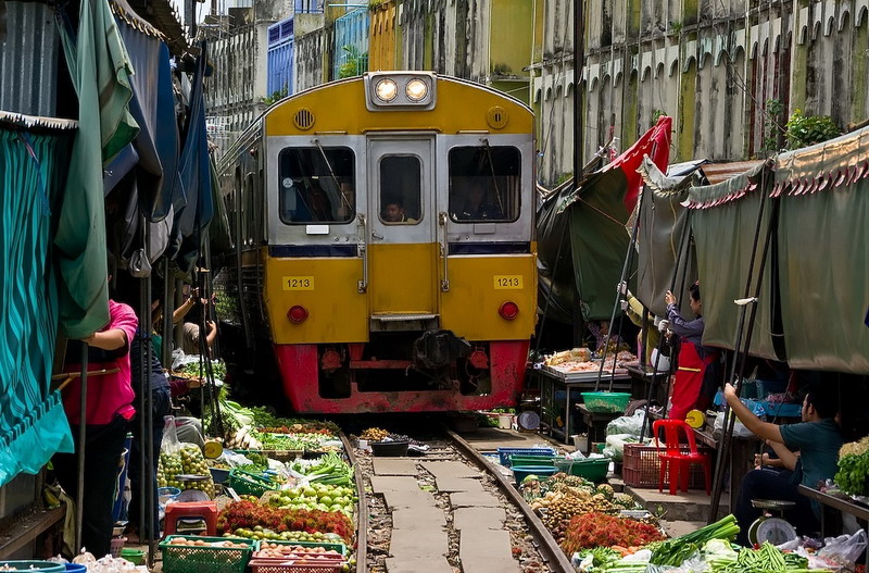 800x527, 188 Kb / рынок, поезд