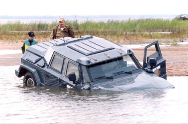 607x400, 41 Kb / авто, озеро, утонул