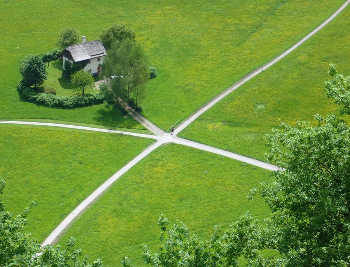 700x535, 94 Kb / перекресток, домик