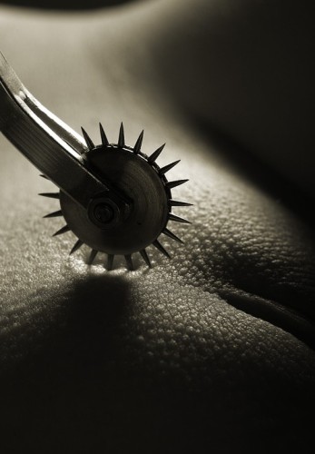 347x500, 30 Kb / губы, зубчики, мурашки, ч/б