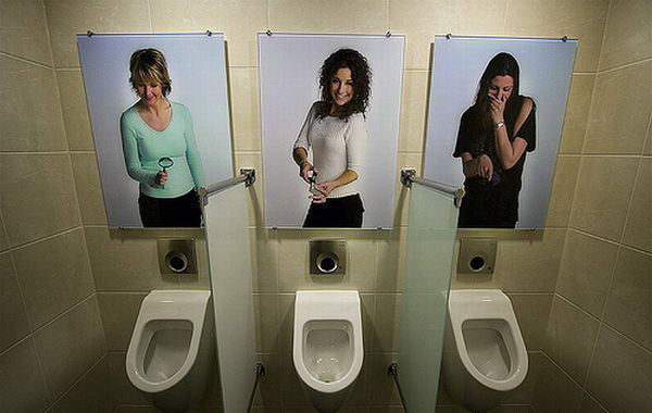 600x380, 48 Kb / писуар, постеры