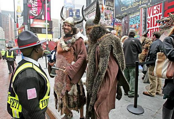 600x410, 131 Kb / полицейский, викинги