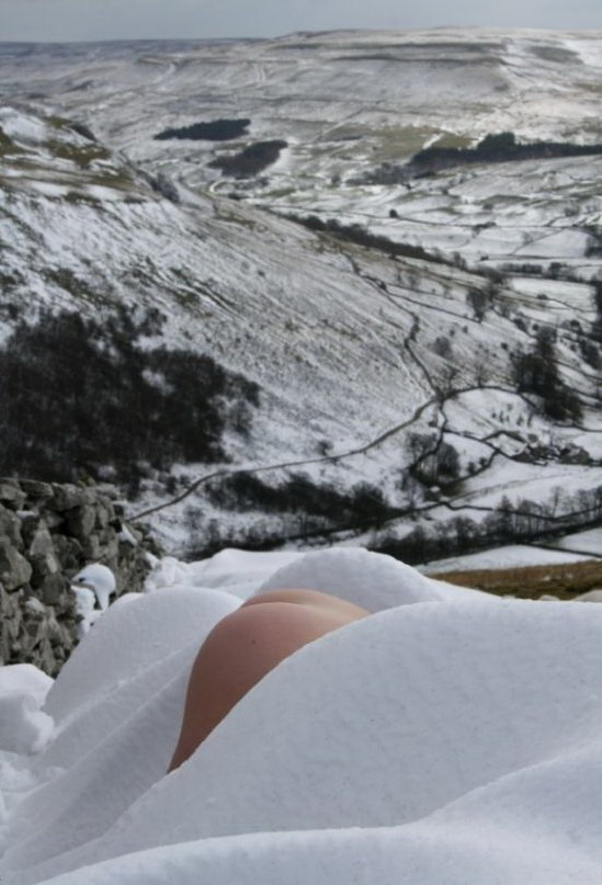 549x807, 101 Kb / попа, снег