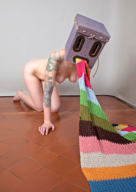 463x650, 62 Kb / радуга, девушка, коробка, блевота, сиськи, тату, кафель, смайл