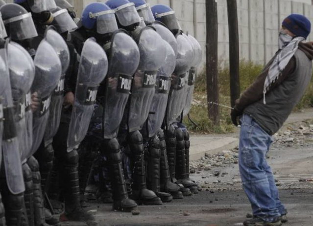 639x462, 77 Kb / писун, полиция