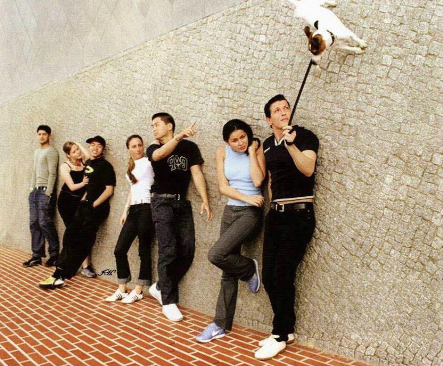 896x740, 132 Kb / люди, собака, улица