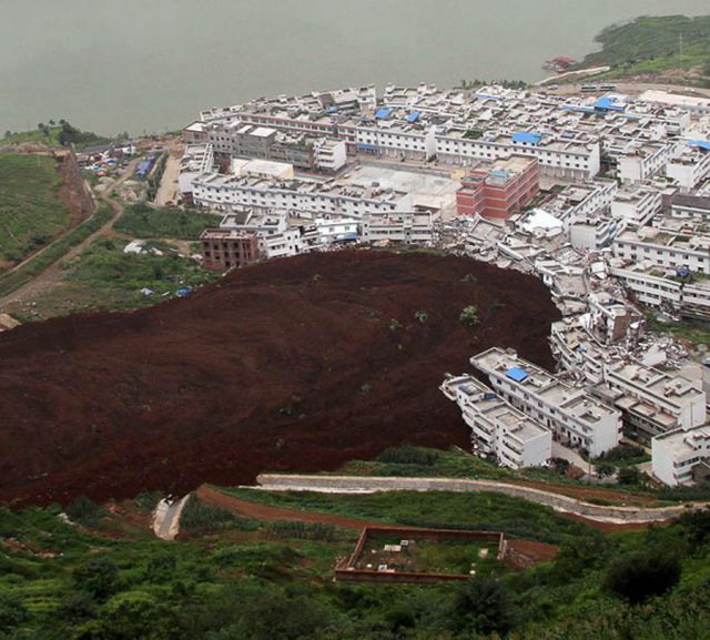 640x577, 99 Kb / оползень