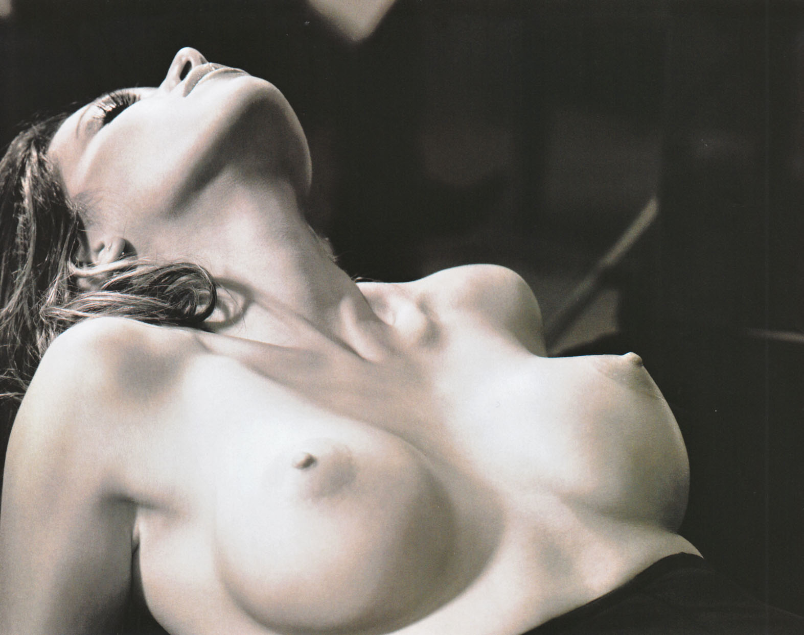 1573x1244, 197 Kb / сиськи, ч/б