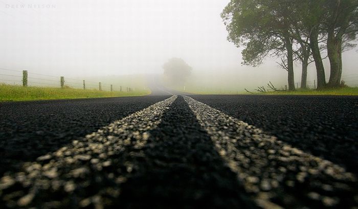 700x408, 41 Kb / разметка, дорога, туман, изгордь