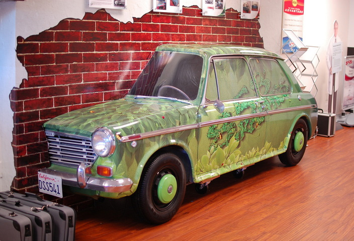 704x479, 168 Kb / машина, автомобиль, стена, дизайн, Америка