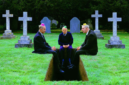 450x299, 47 Kb / кладбище, трое, могила