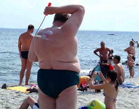 445x349, 47 Kb / пляж, жир, валик