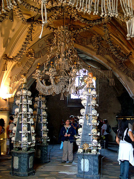 450x603, 118 Kb / черепа, часовня, чехия