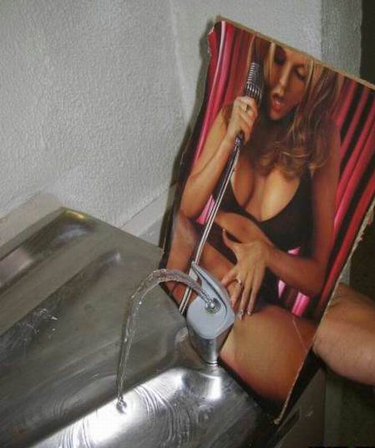 539x644, 46 Kb / раковина, струя, микрофон, моча