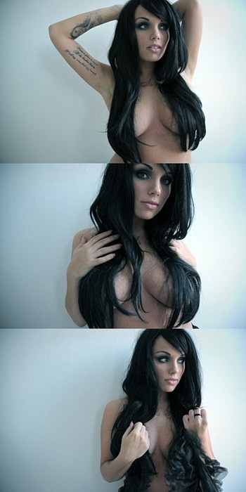 350x700, 54 Kb / сиськи, волосы, девушка, красивая, прикрылась, тату