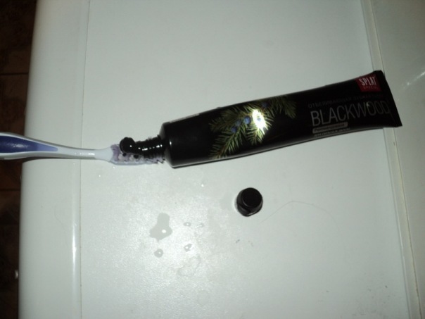 604x453, 42 Kb / зубная паста, щетка