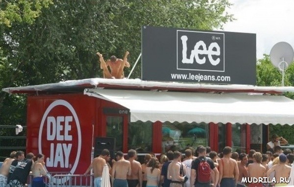 600x382, 74 Kb / крыша, секс, джинсы