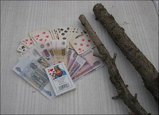 550x396, 46 Kb / карты, деньги, стволы