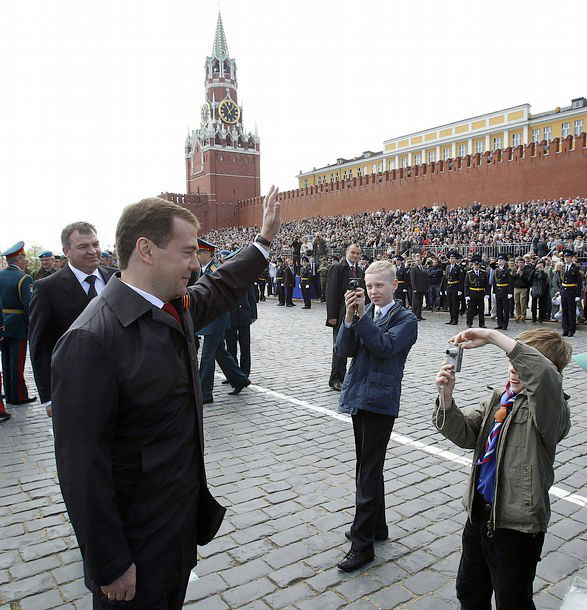 587x610, 198 Kb / медведев, школота