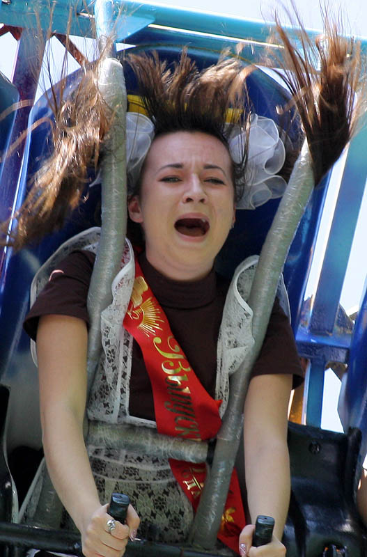 527x800, 109 Kb / выпускница, форма, карусель, аттракцион