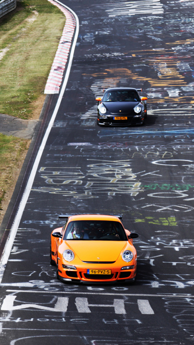 394x700, 204 Kb / Машина, трасса, граффити