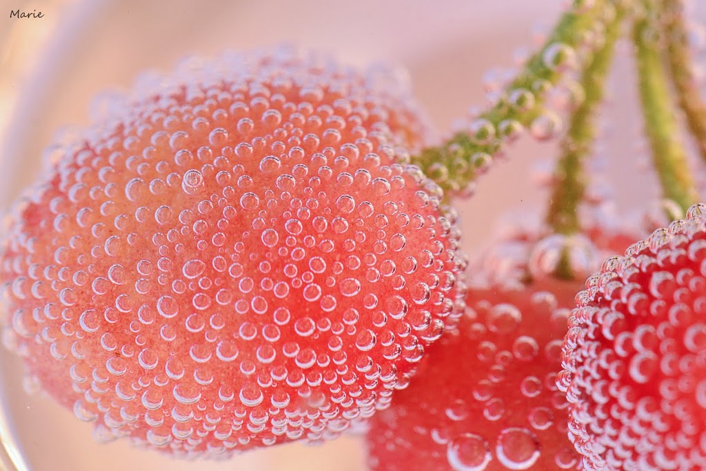 1024x683, 152 Kb / вишня, капли