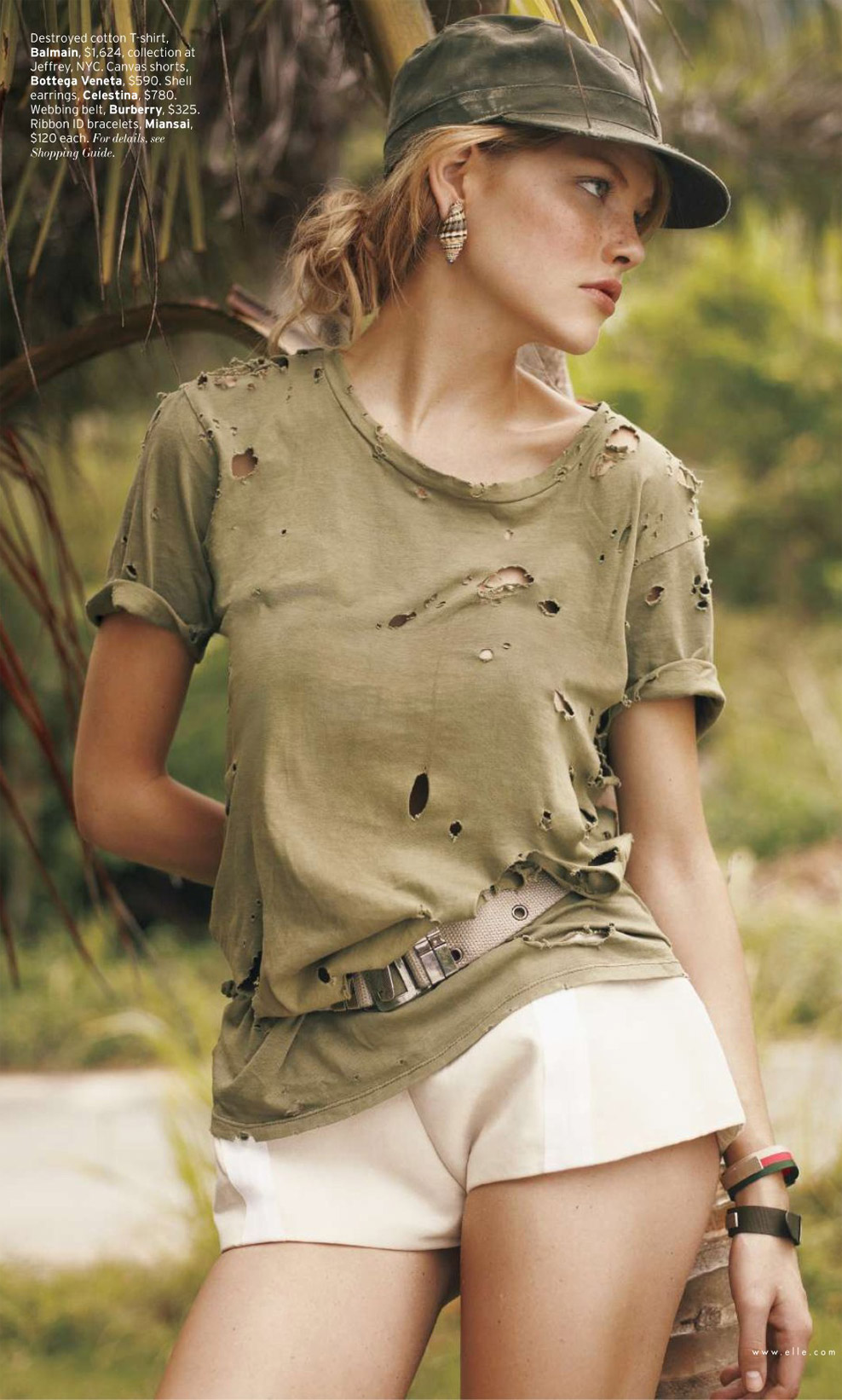 988x1642, 299 Kb / футболка, рваная, девушка, шортики