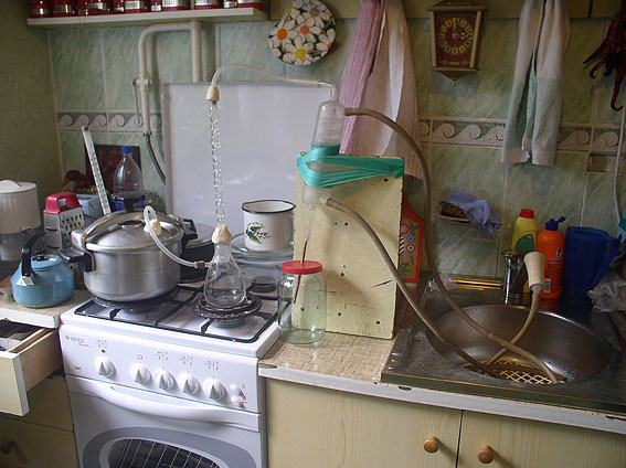 567x424, 66 Kb / самогон, аппарат, дома