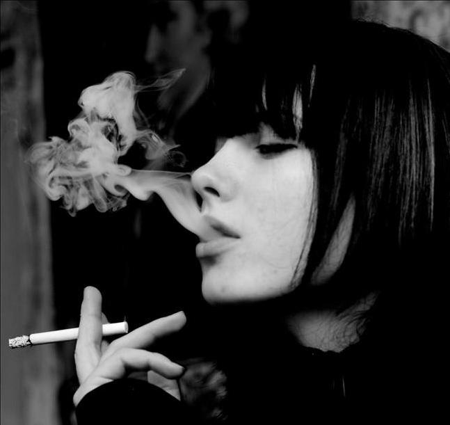 647x611, 29 Kb / девушка, сигарета
