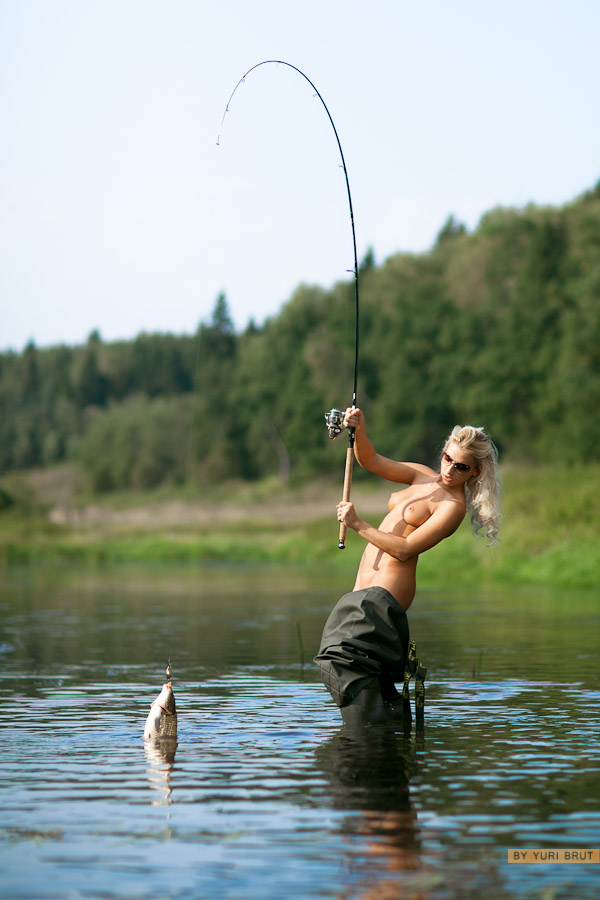 600x900, 133 Kb / рыбалка, топлесс