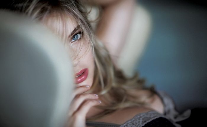 700x431, 22 Kb / девушка, глаза, сиськи