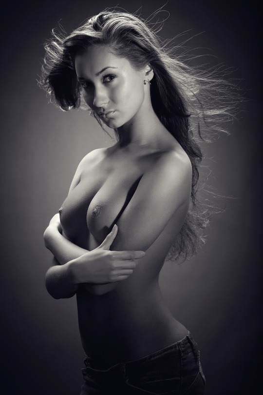 540x810, 99 Kb / сикьки кул, стремная рожа, сиськи, брюнетка