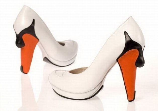 629x444, 49 Kb / туфли, лебеди