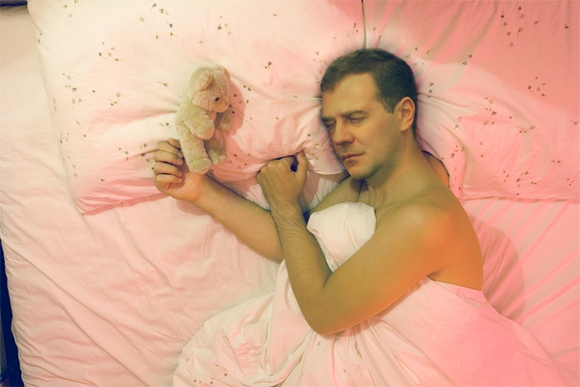 580x387, 97 Kb / Медведев, розовое бельё, медвежонок, игрушка