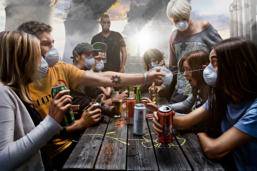 900x600, 141 Kb / Cюрреализм, пиво, дым, маска