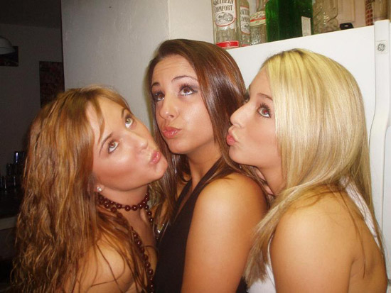 550x413, 81 Kb / муклы, девушки, губы, бусы