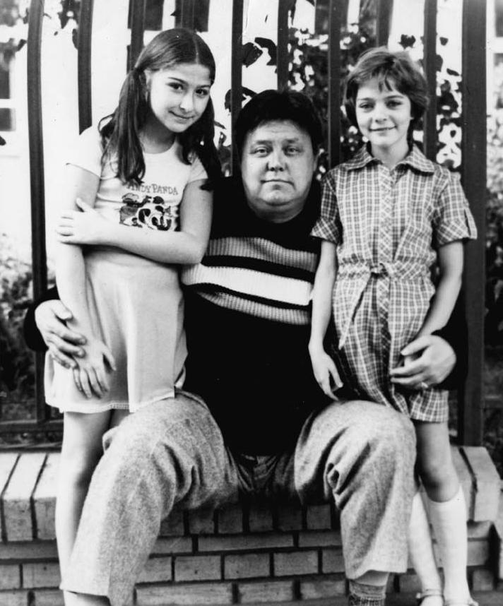 712x858, 86 Kb / алиса, гостья из будущего, невинный, весельчак у, ч/б