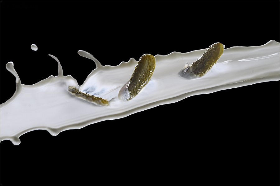 900x600, 175 Kb / огурцы, молоко