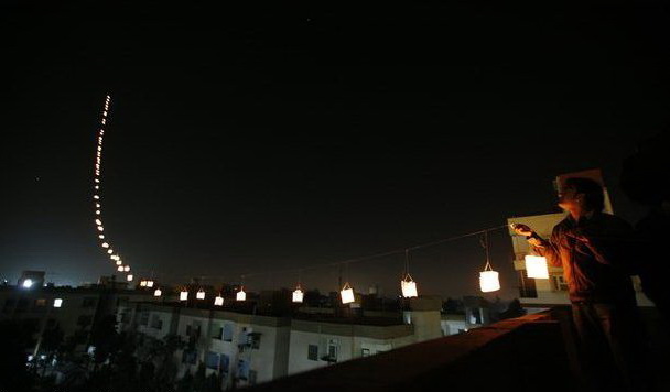 608x356, 33 Kb / фонарики, ночь