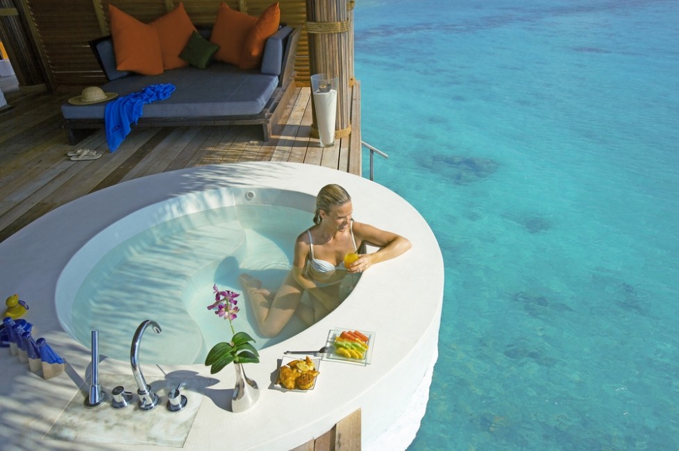 978x650, 122 Kb / ванная, девушка, бассейн, море, смехуючки