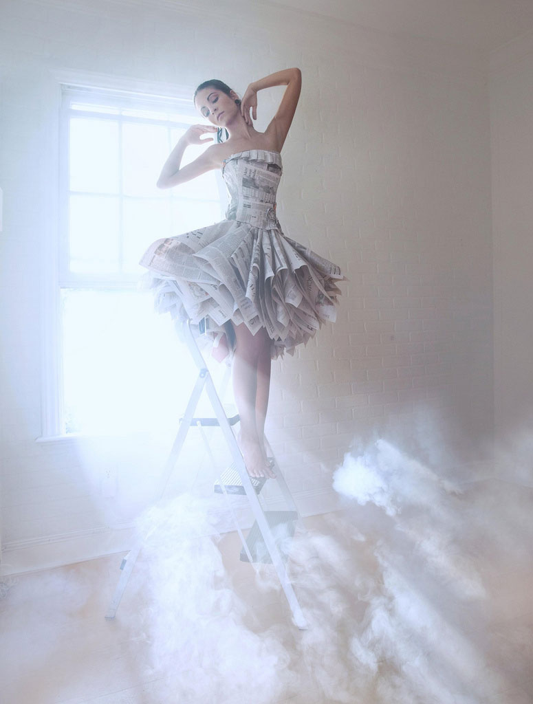 775x1024, 73 Kb / газеты, окно, девушка, балерина