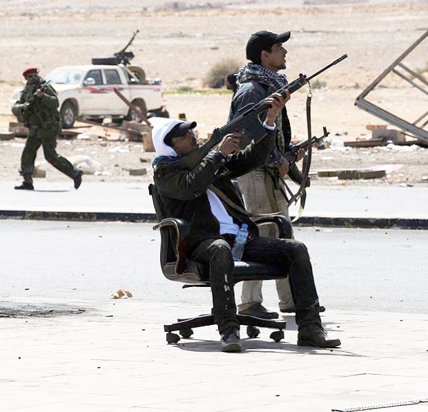 620x596, 174 Kb / война, кресло