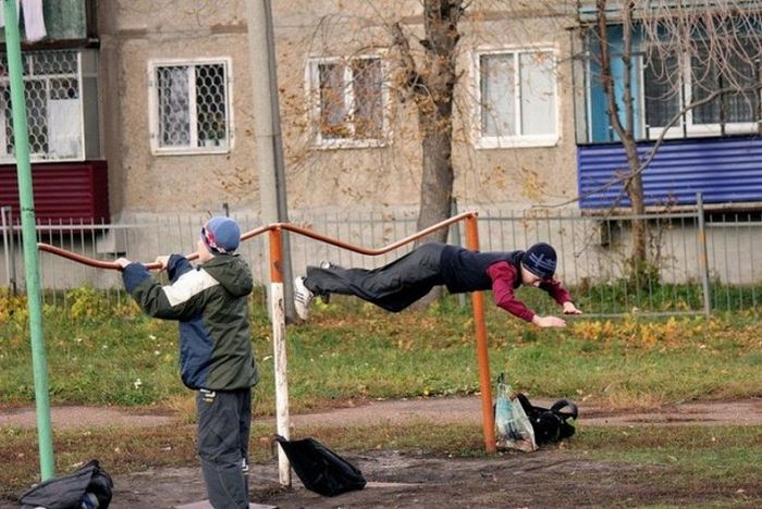 700x468, 81 Kb / турник, школота