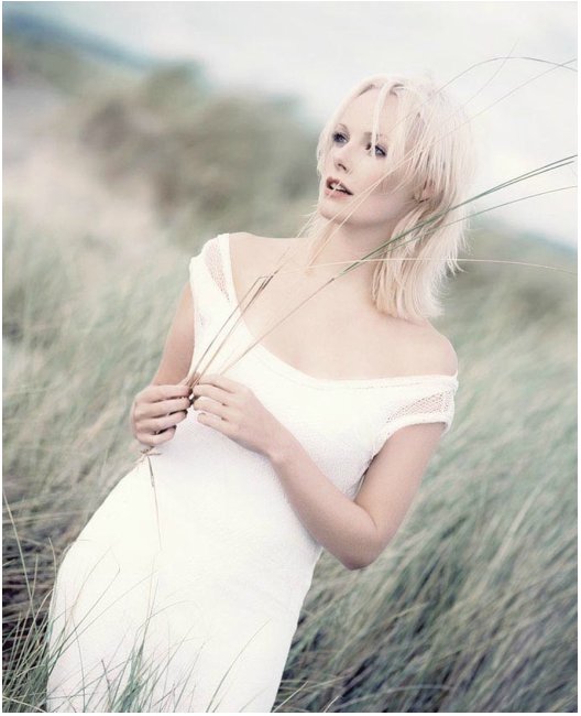 528x650, 51 Kb / mark mawson, блондинка,  поле, портрет