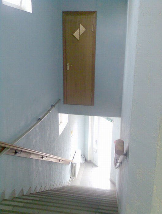 529x700, 53 Kb / строители идиоты, дверь