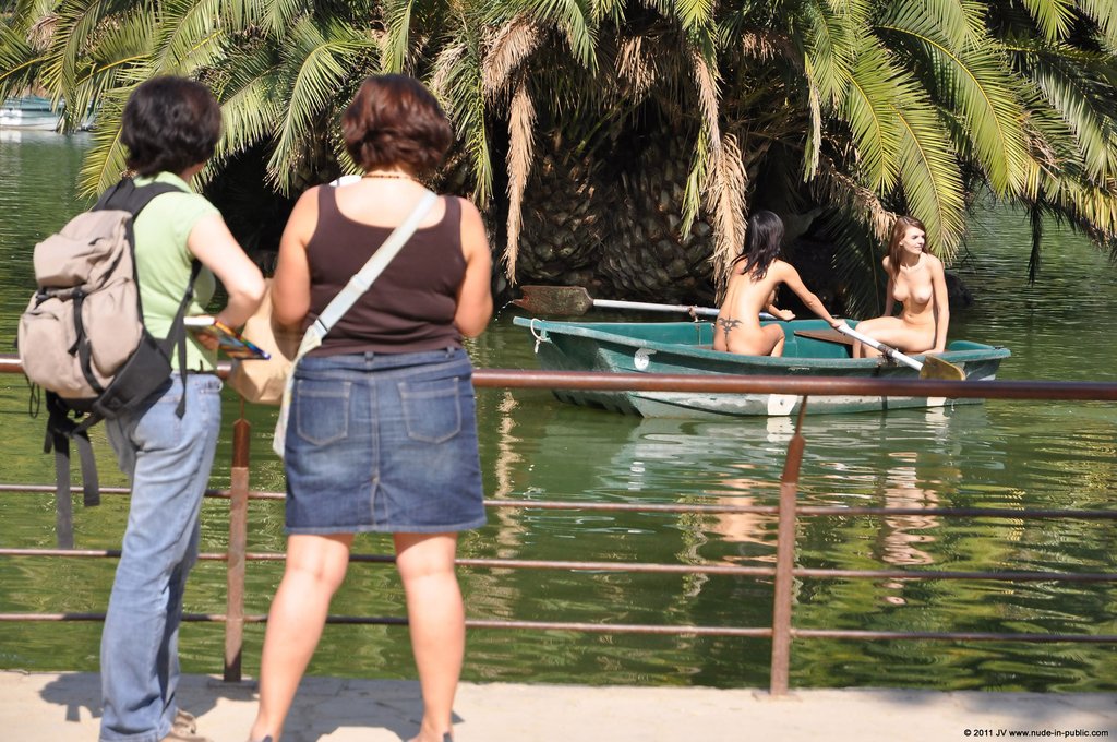 1024x680, 207 Kb / лодка, голые бабы