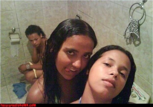 600x420, 45 Kb / девушки, унитаз