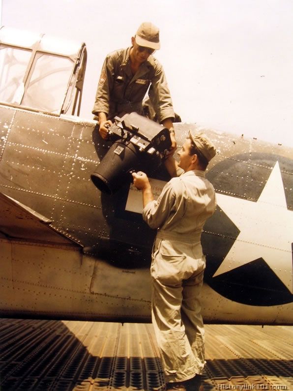 596x795, 75 Kb / самолет, фотоаппарат