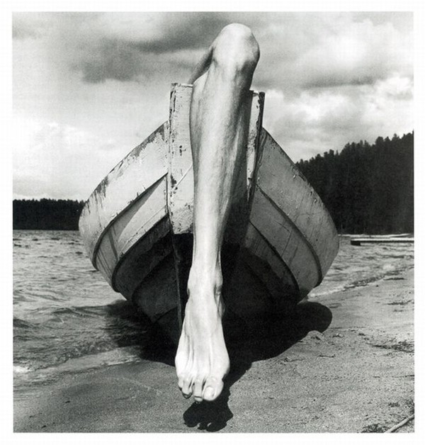 600x628, 93 Kb / лодка, нога