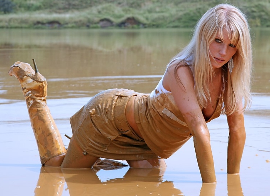 920x668, 170 Kb / девушка, грязь